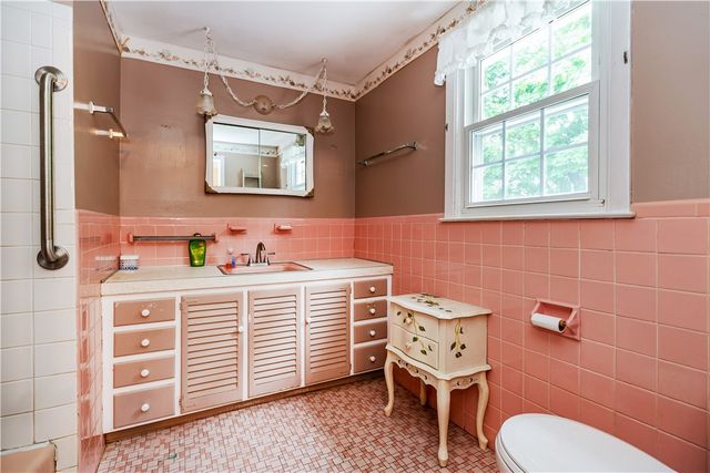 69 Douglas Road, Warwick, RI 02886