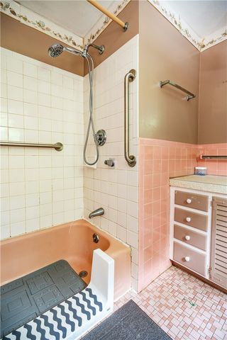 69 Douglas Road, Warwick, RI 02886