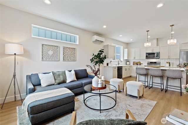 263 NW 42nd Street, Seattle, WA 98107