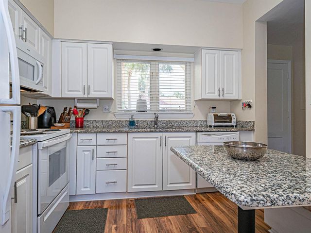 5060 HARMONY Circle 105, Vero Beach, FL 32967