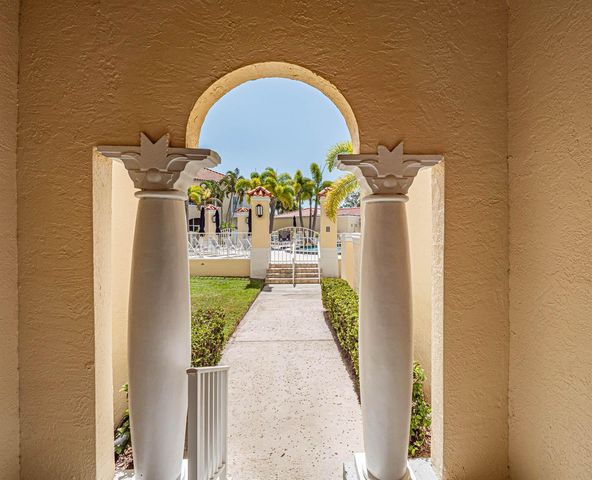 5060 HARMONY Circle 105, Vero Beach, FL 32967
