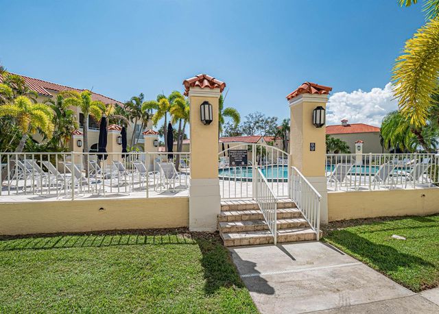 5060 HARMONY Circle 105, Vero Beach, FL 32967