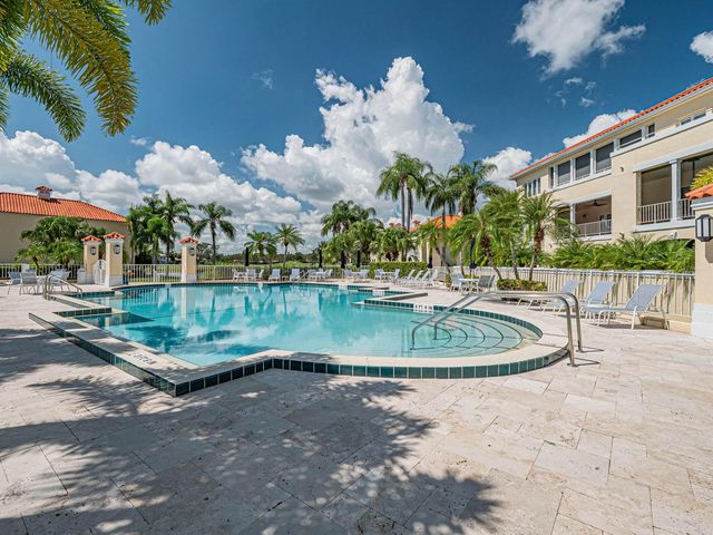 5060 HARMONY Circle 105, Vero Beach, FL 32967