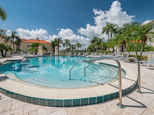 5060 HARMONY Circle 105, Vero Beach, FL 32967
