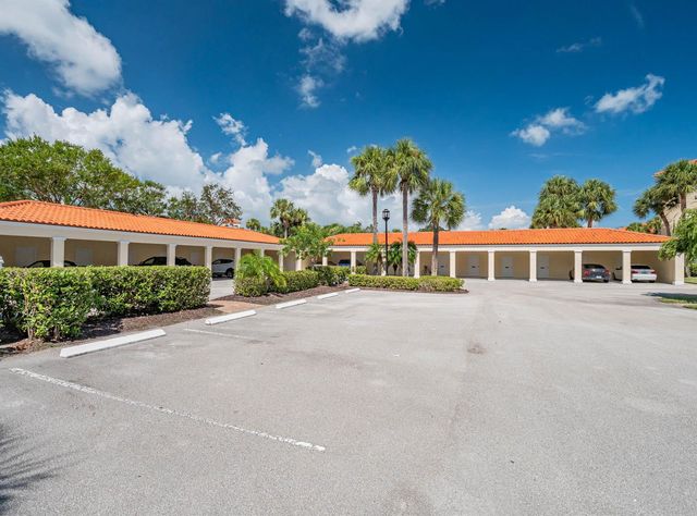 5060 HARMONY Circle 105, Vero Beach, FL 32967