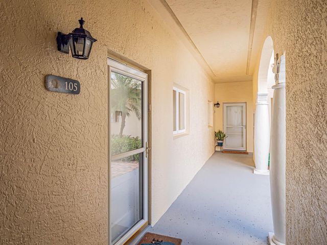 5060 HARMONY Circle 105, Vero Beach, FL 32967