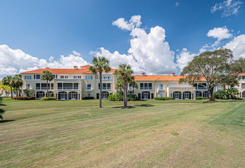 5060 HARMONY Circle 105, Vero Beach, FL 32967