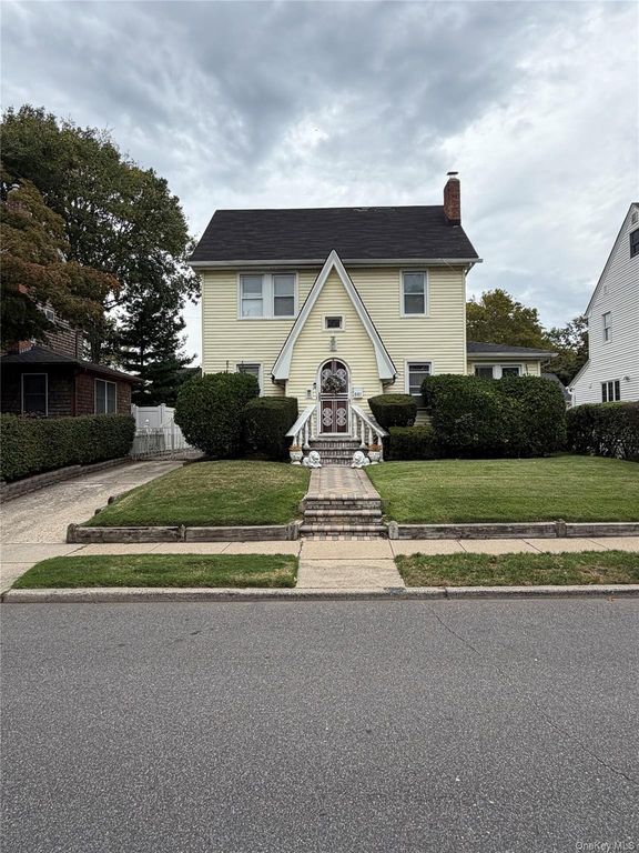 881 Lorenz Avenue, Baldwin, NY 11510