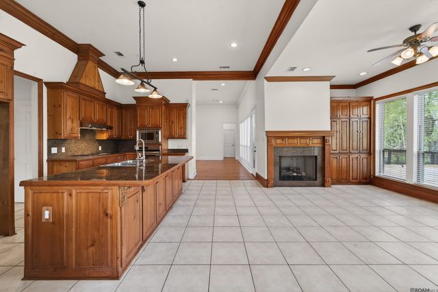 36114 Bluff Oaks Ave, Prairieville, LA 70769