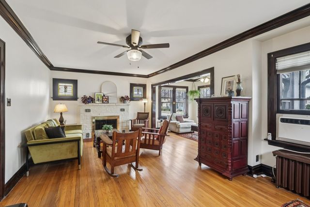 733 S Oak Park Avenue, Oak Park, IL 60304