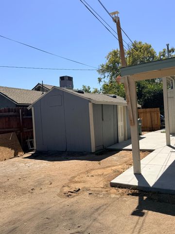 2427 E Tyler, Fresno, CA 93701