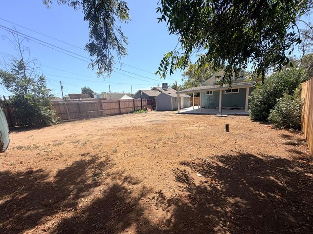 2427 E Tyler, Fresno, CA 93701