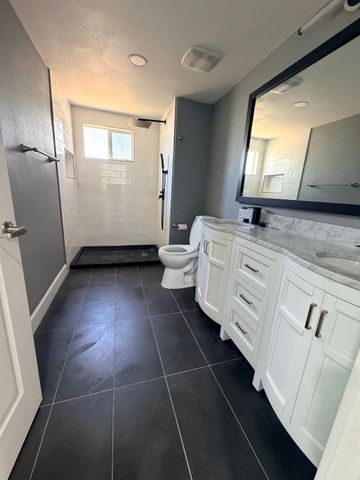 2427 E Tyler, Fresno, CA 93701