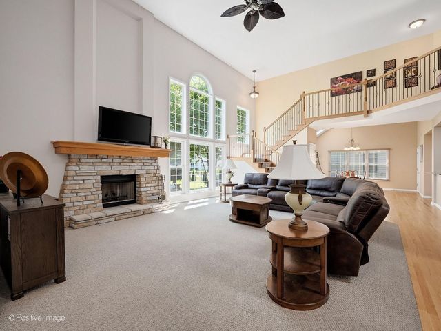 537 N Sycamore Lane, North Aurora, IL 60542