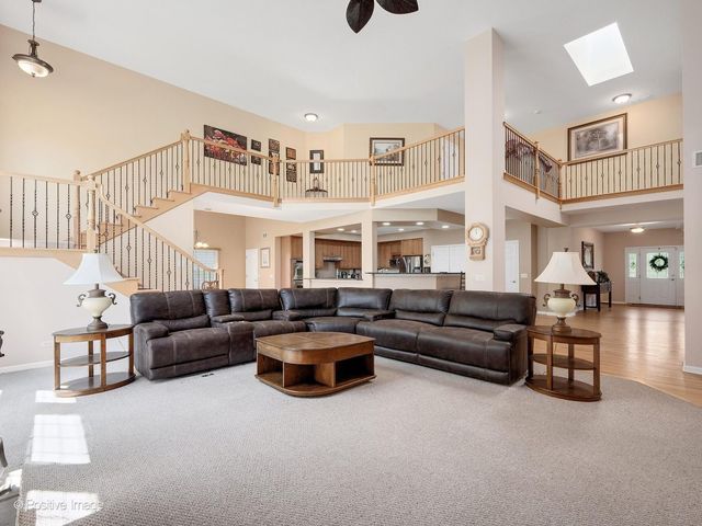 537 N Sycamore Lane, North Aurora, IL 60542