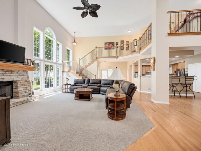 537 N Sycamore Lane, North Aurora, IL 60542