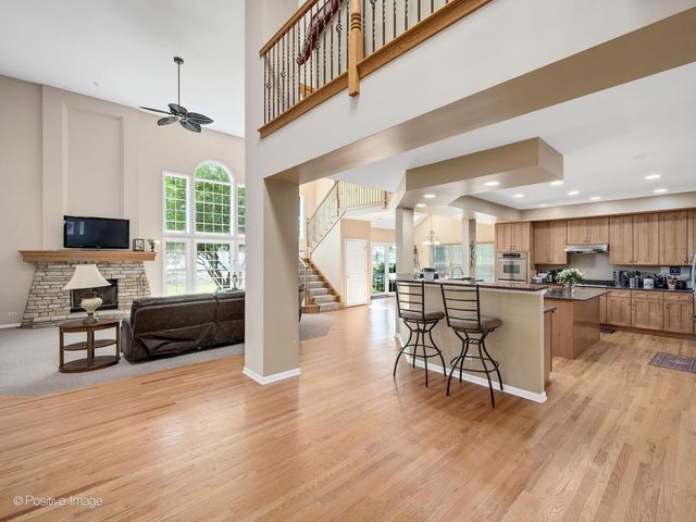 537 N Sycamore Lane, North Aurora, IL 60542