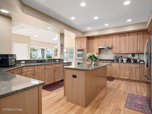 537 N Sycamore Lane, North Aurora, IL 60542