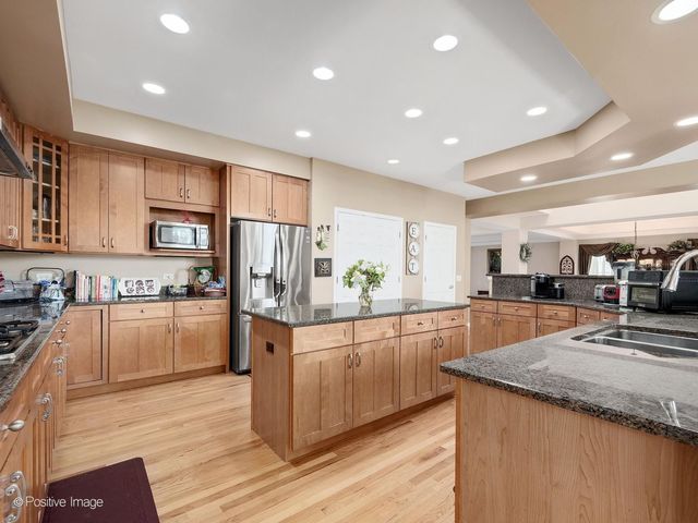 537 N Sycamore Lane, North Aurora, IL 60542