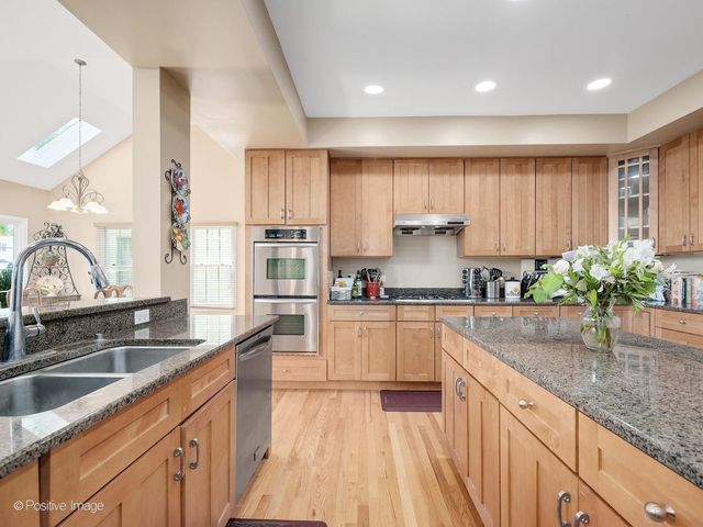 537 N Sycamore Lane, North Aurora, IL 60542