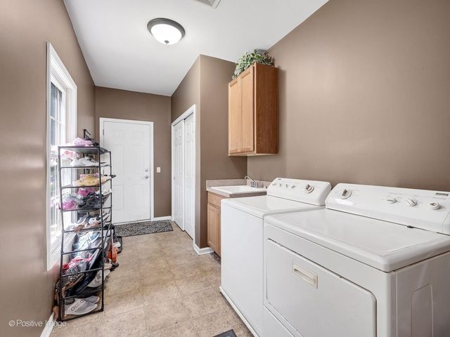 537 N Sycamore Lane, North Aurora, IL 60542