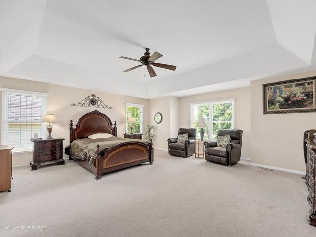 537 N Sycamore Lane, North Aurora, IL 60542