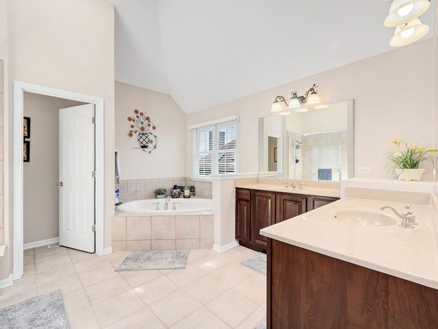 537 N Sycamore Lane, North Aurora, IL 60542