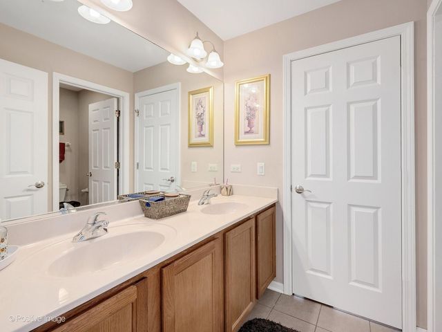 537 N Sycamore Lane, North Aurora, IL 60542