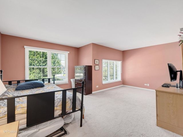 537 N Sycamore Lane, North Aurora, IL 60542