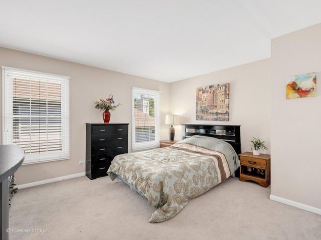 537 N Sycamore Lane, North Aurora, IL 60542