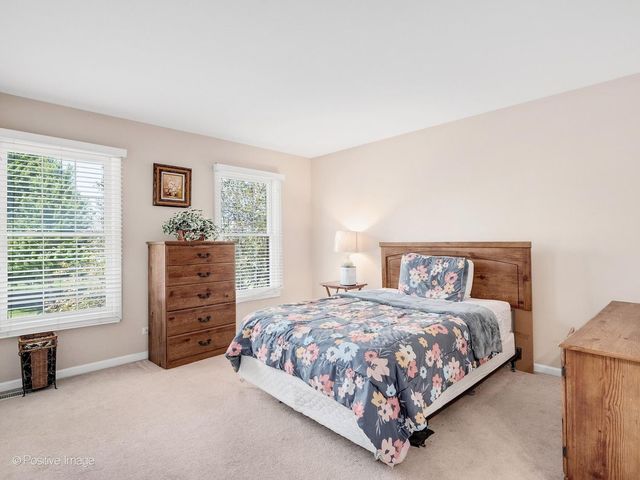 537 N Sycamore Lane, North Aurora, IL 60542