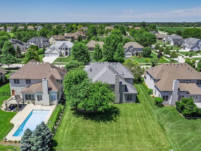 537 N Sycamore Lane, North Aurora, IL 60542