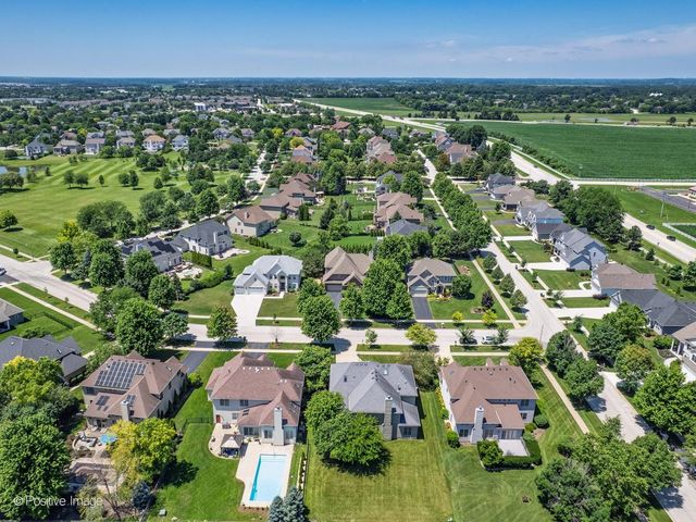 537 N Sycamore Lane, North Aurora, IL 60542