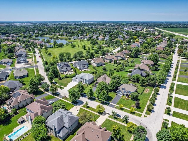537 N Sycamore Lane, North Aurora, IL 60542