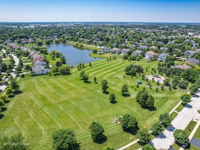 537 N Sycamore Lane, North Aurora, IL 60542