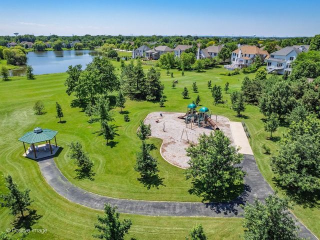 537 N Sycamore Lane, North Aurora, IL 60542