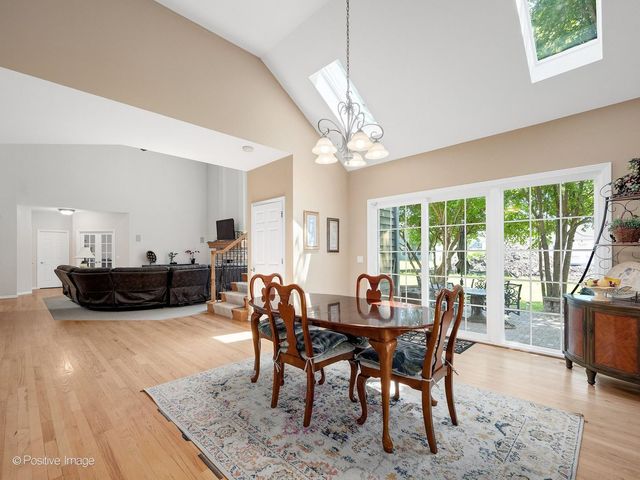 537 N Sycamore Lane, North Aurora, IL 60542