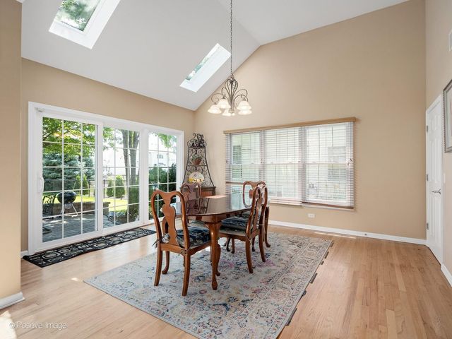 537 N Sycamore Lane, North Aurora, IL 60542