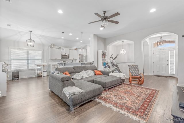 836 Hedgefield Way, Prattville, AL 36066