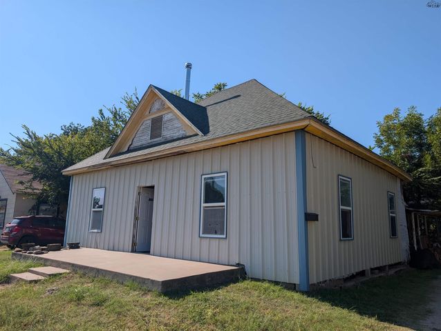 601 E 3RD STREET, Burkburnett, TX 76354