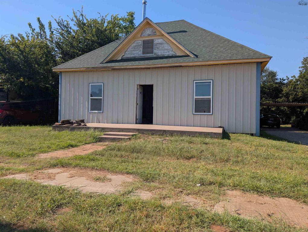 601 E 3RD STREET, Burkburnett, TX 76354