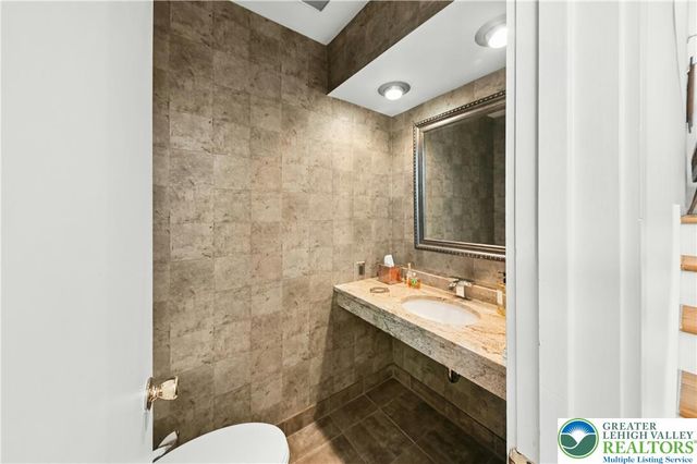 80 Sutton Place, Palmer Twp, PA 18045