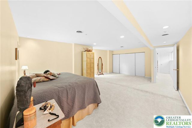 80 Sutton Place, Palmer Twp, PA 18045