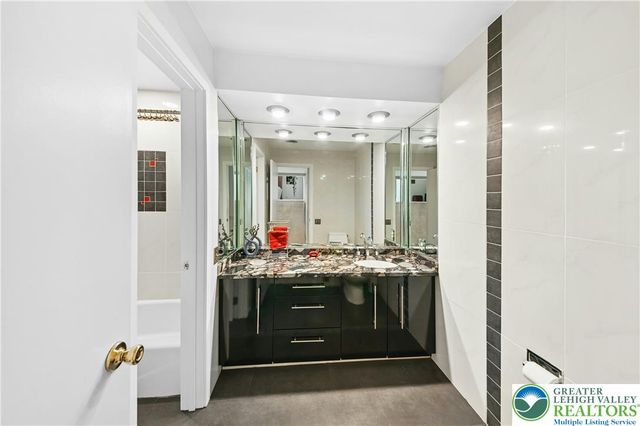 80 Sutton Place, Palmer Twp, PA 18045