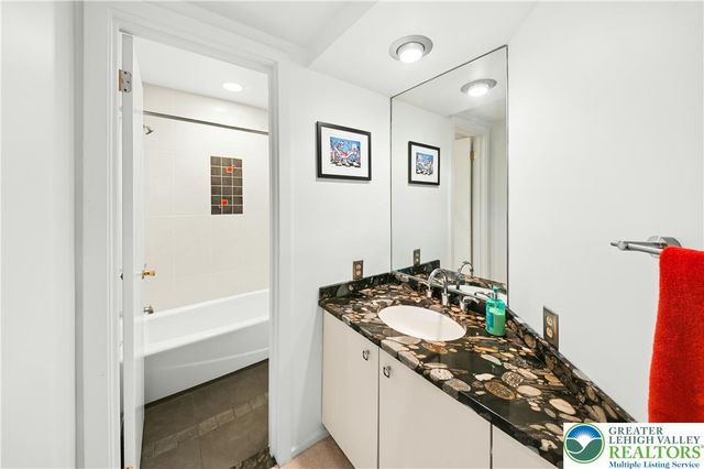 80 Sutton Place, Palmer Twp, PA 18045