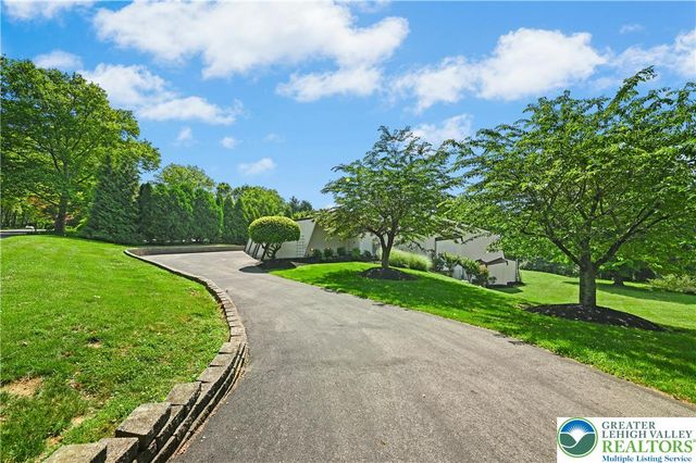 80 Sutton Place, Palmer Twp, PA 18045