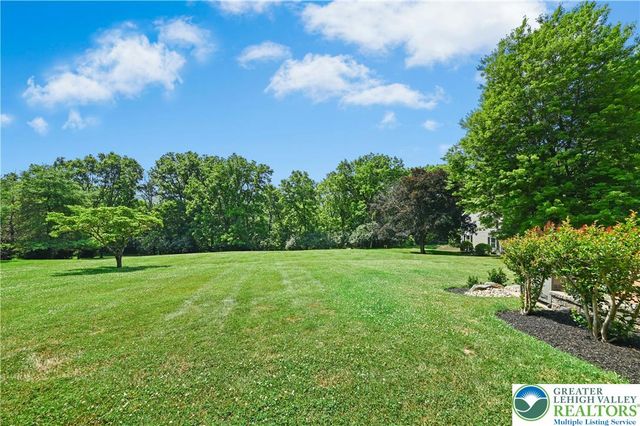 80 Sutton Place, Palmer Twp, PA 18045