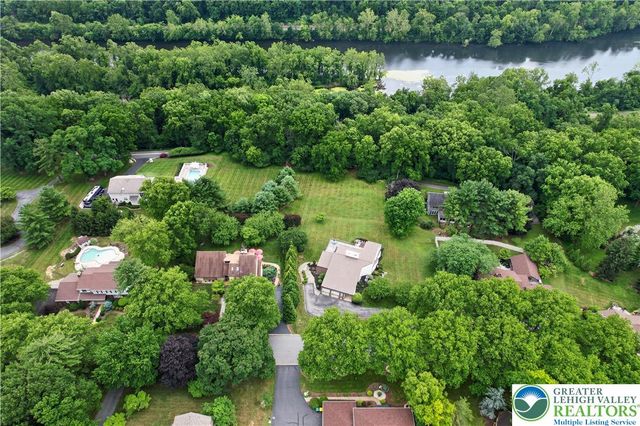 80 Sutton Place, Palmer Twp, PA 18045