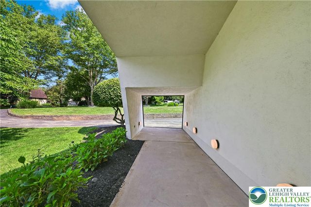 80 Sutton Place, Palmer Twp, PA 18045