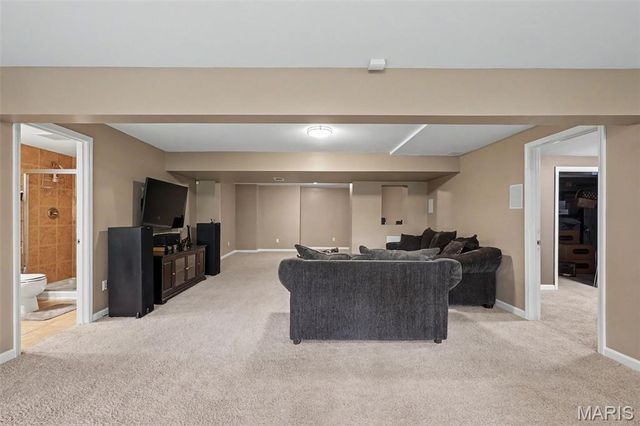 185 Roxbury Drive, O'fallon, MO 63366